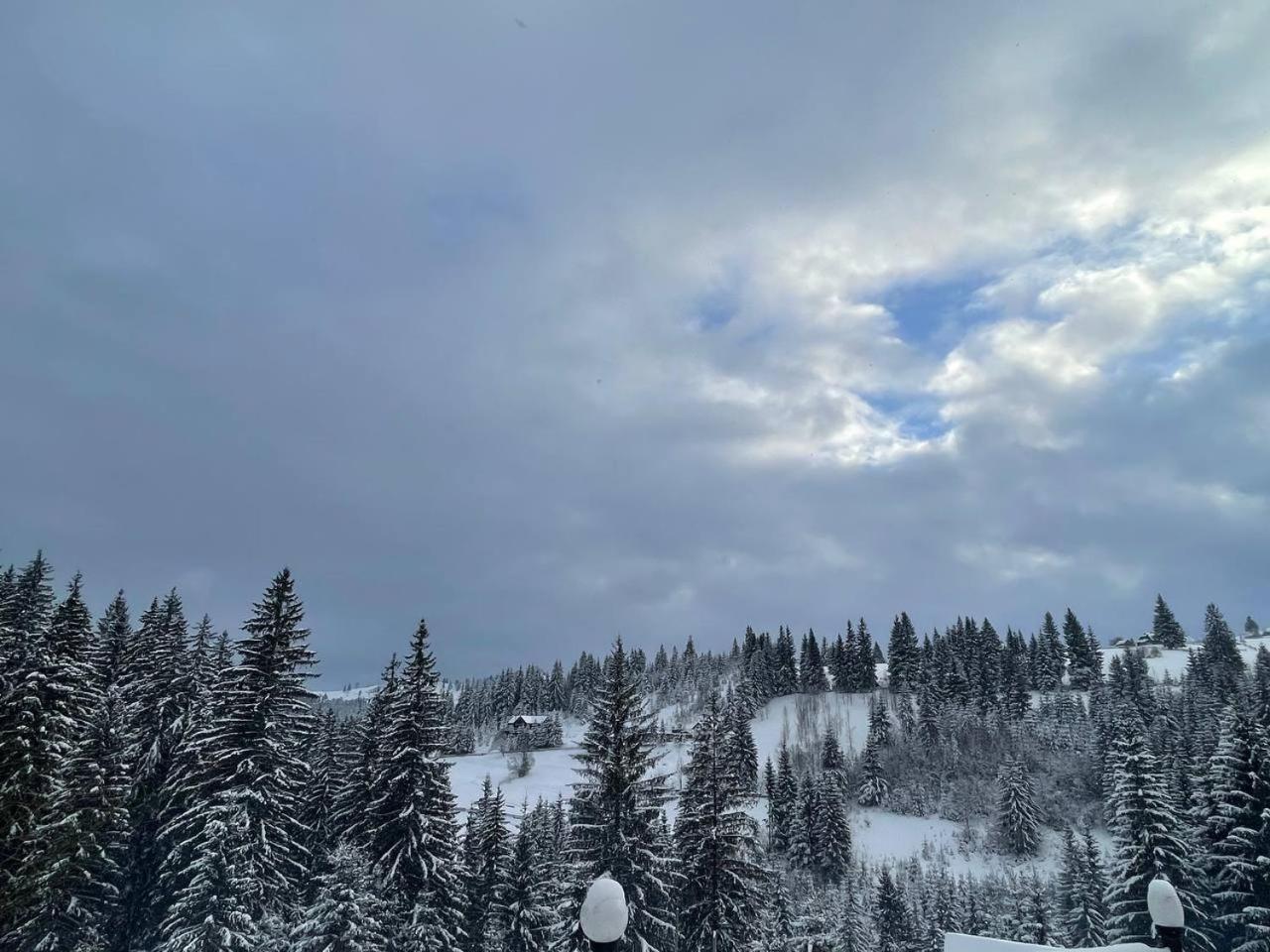 Kazka Aparthotel Jablunytsja Exteriör bild