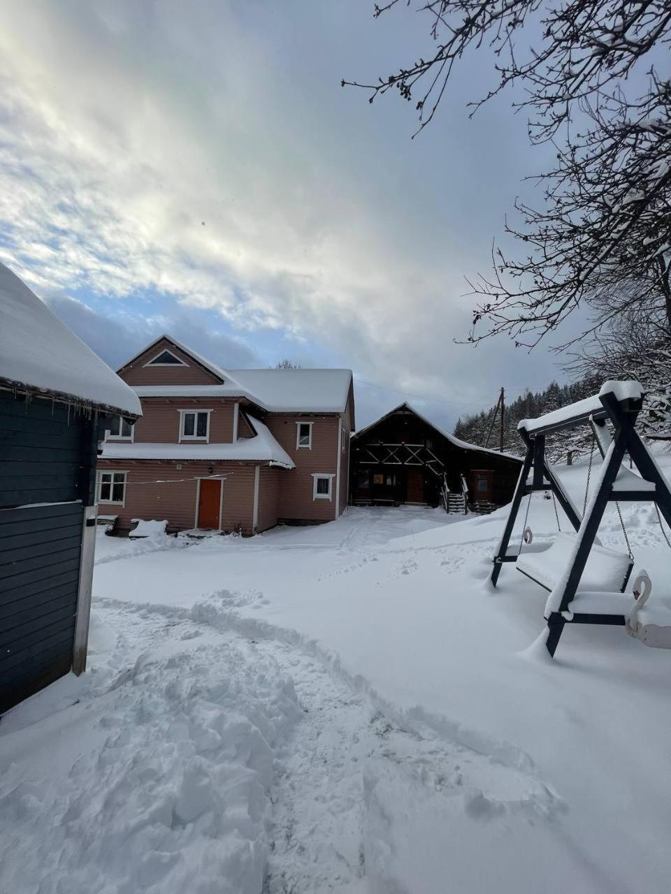 Kazka Aparthotel Jablunytsja Exteriör bild